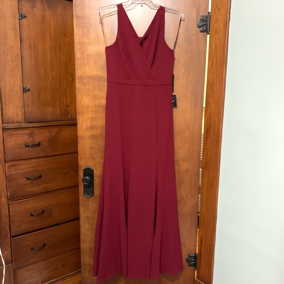 Lulus Dresses & Skirts - Lulus Burgundy Maxi Dress